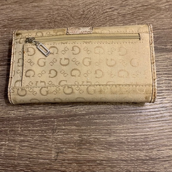 Guess Wallet - Picture 2 of 6